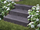 Takeda basalt muurblokken met bloemen en gras