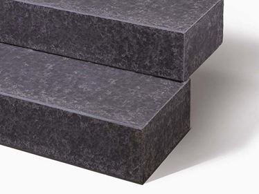 Muurblokken basalt Takeda op maat gezaagd