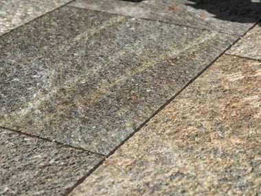 Terrasplaat gneis Luserna close-up