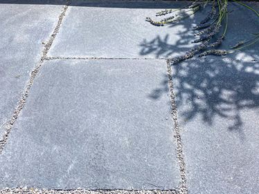 Terrastegel Lime Black Close Lavender textuur