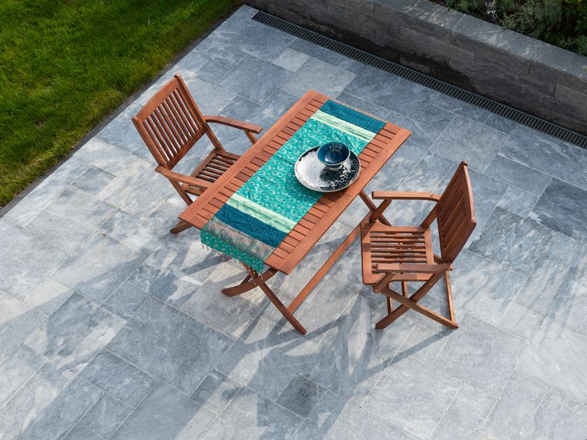 Tuintafel en decoratie in turquoise op Afyon grijs marmeren blad