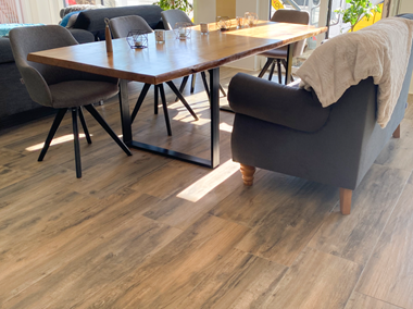 Eethoek met houteffect tegels Canada Lodge