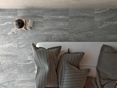 Woonkamer met Dolomit Silver tegels van bovenaf
