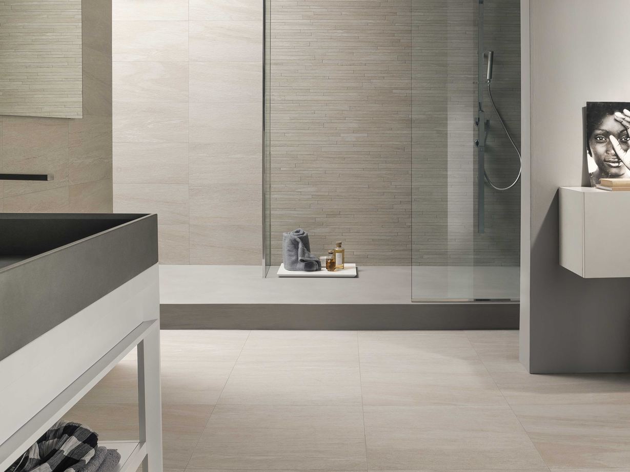 Badkamer met Mountain Beige keramische tegels