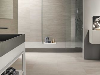 Badkamer met Mountain Beige keramische tegels