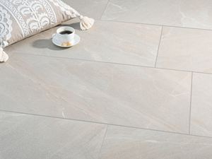 Canyon Gold tegels met leisteeneffect, koffiekopje en kussen