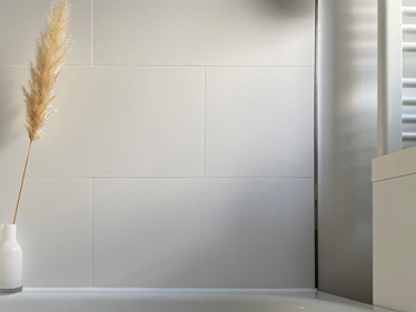 Tegels zacht wit badkamer