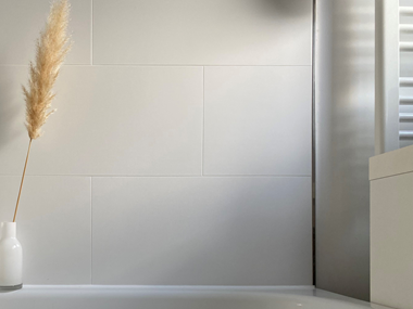 Tegels zacht wit badkamer