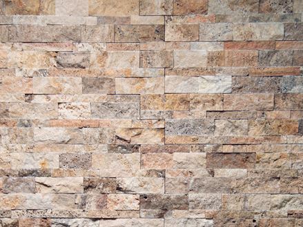 Gehele muur bekleed met Scabas gevelstenen
