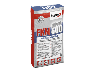 Een zak multiflex-lijm voor het leggen van tegels