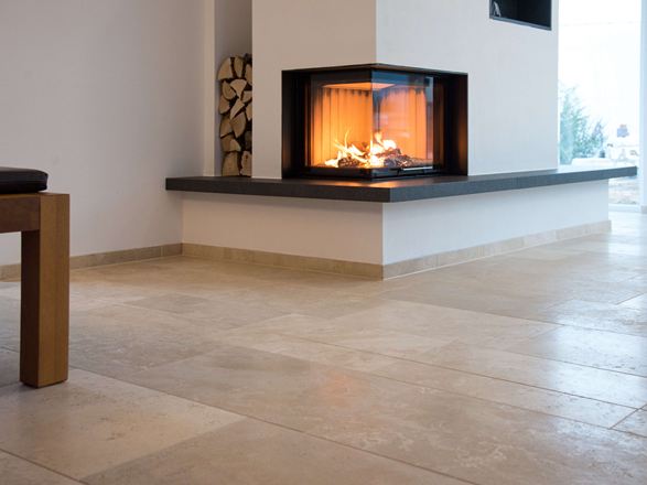 Open haard kamer met Medium Line travertin vloeren