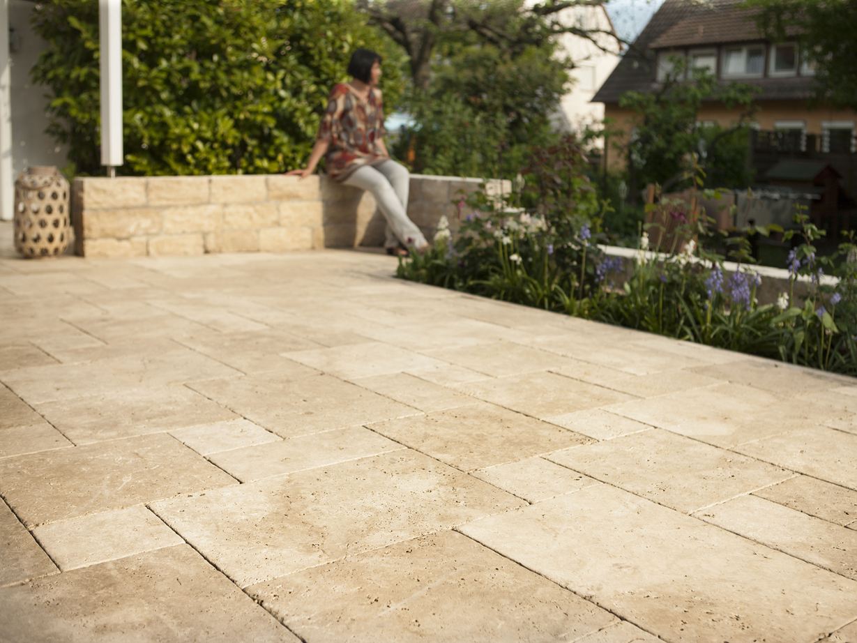 Klantenfoto: Travertin Medium SELECT terras kikkerperspectief