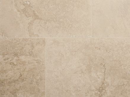 Classic Light travertin tegels in donkerbeige van bovenaf